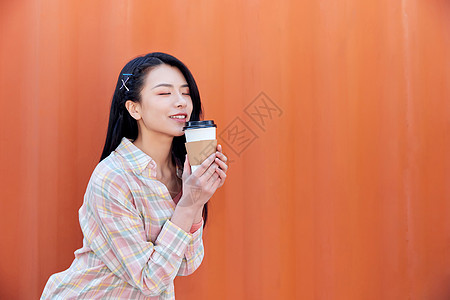 可爱活力美女喝咖啡图片