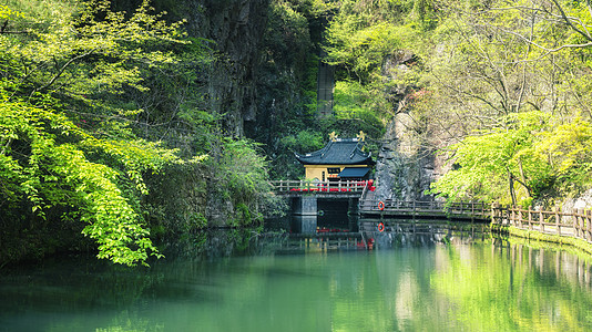 宁波奉化溪口三隐潭龙王庙背景