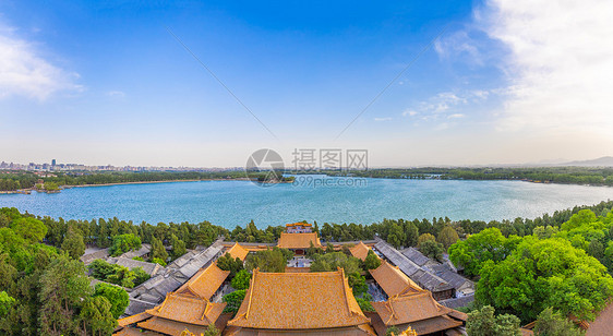 北京夏天颐和园的昆明湖图片