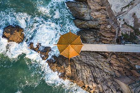 海浪与美少女海浪礁石与凉亭背景