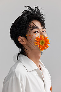 创意男性韩系鲜花写真高清图片