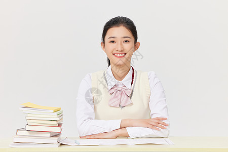 高考冲刺学习的女学生图片