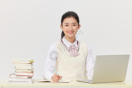 高考冲刺学习的女学生图片