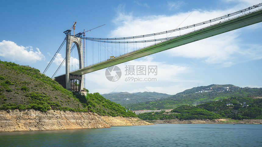 重庆巫山小三峡建设中的桥梁图片