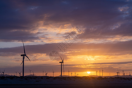 阳光正能量夕阳下的风力发电机剪影背景