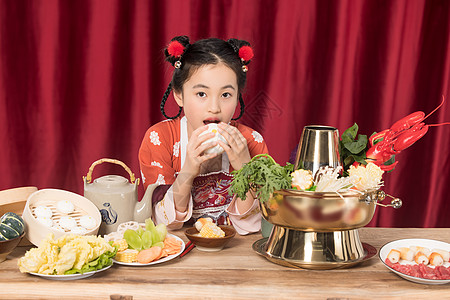 古装小女孩吃火锅高清图片