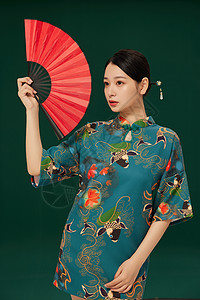 中式扇子国潮旗袍美女拿着扇子背景