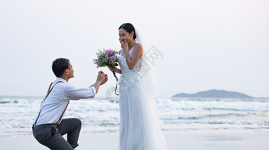 户外婚礼夏日海边青年情侣婚纱照背景