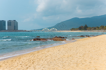 海南日月湾海边沙滩海水海浪图片