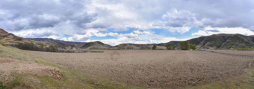 甘孜藏族自治州高海拔耕地图片