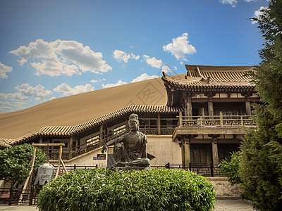 敦煌月牙泉鸣沙山自然风光背景图片