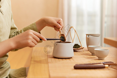 茶道茶艺美女倒茶叶特写背景