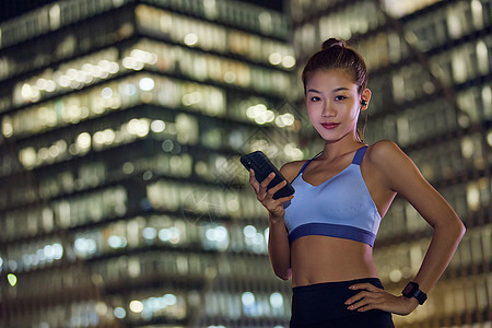 城市户外夜景美女夜跑背景图片