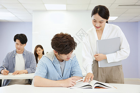 认真授课老师成人教育补习班老师辅导学生背景