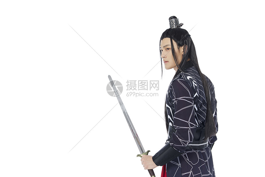 古装侠客手持宝剑