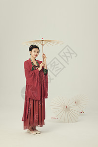 穿唐朝服饰的美女手撑油纸伞图片