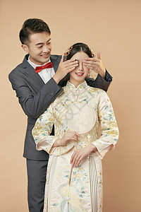 海边婚礼年轻情侣中式婚纱照背景