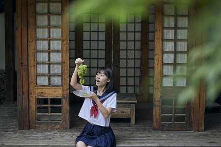 夏日小清新制服女孩图片