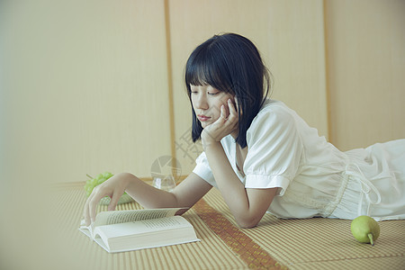 陈思琪居家写真小清新美女居家看书背景