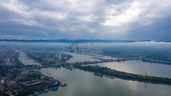 雨后的葛洲坝图片