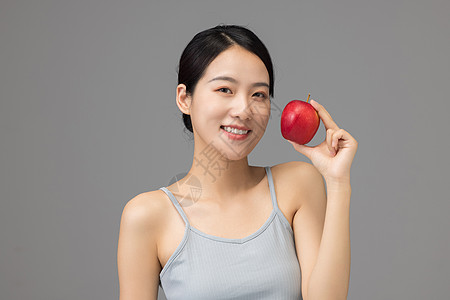 健康养生女性吃苹果图片