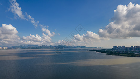 蓝天白云大海海上深圳湾口岸背景