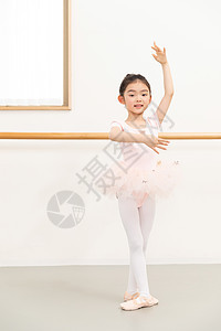 跳芭蕾舞的小女孩图片