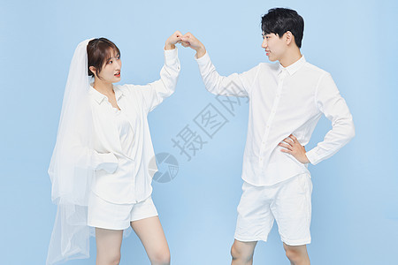 韩系简约情侣为对方打气图片