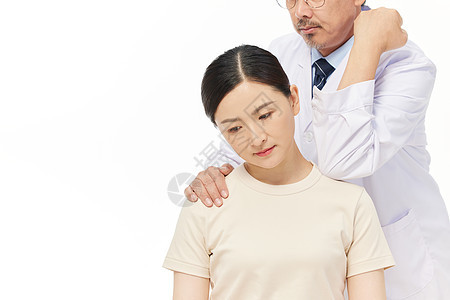 医生给女青年肩颈理疗图片