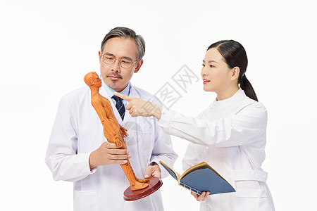 两位医生讨论医学问题图片