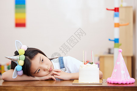 生日小孩独自过生日的小女孩背景