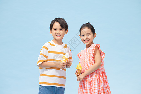 手绘手拿冰淇淋手拿冰淇淋的男孩女孩背景