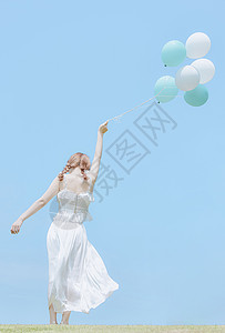 手拿气球的女孩手拿气球的日系夏日美女背景