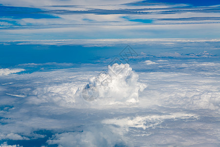 飞机上空的云层图片