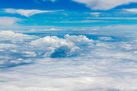 飞机上空的云层图片