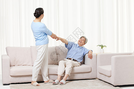 红动中国素材老年男性退休在家不想动背景