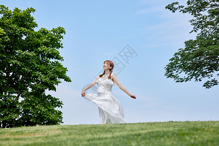 清新夏日美女图片