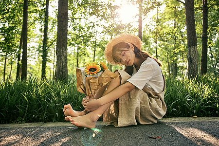 夕阳下的清新夏日美女图片