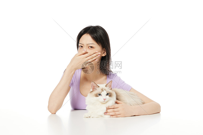 女性主人对宠物猫毛过敏图片