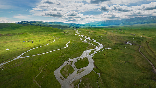 5A景区航拍新疆那拉提草原上分布的河流背景图片