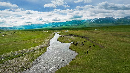 航拍5A景区新疆那拉提空中草原天然牧场图片
