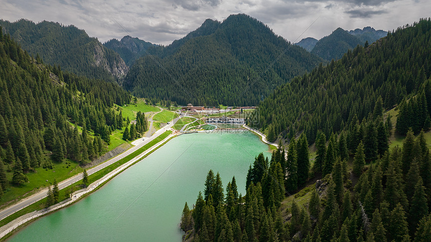 航拍5A新疆乌鲁木齐天山大峡谷景区天山坝休闲景观区图片