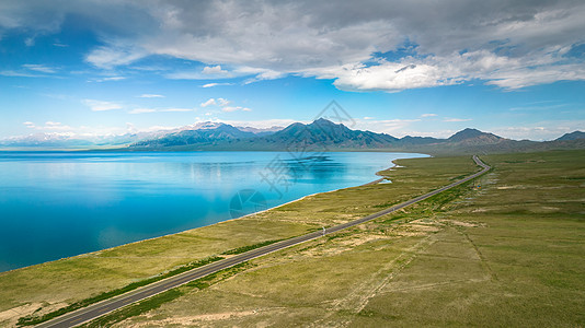 5A景区航拍新疆赛里木湖景区松树头景观区图片