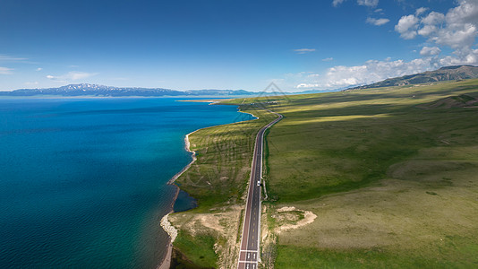 自驾旅游5A景区航拍新疆赛里木湖景区环湖公路背景