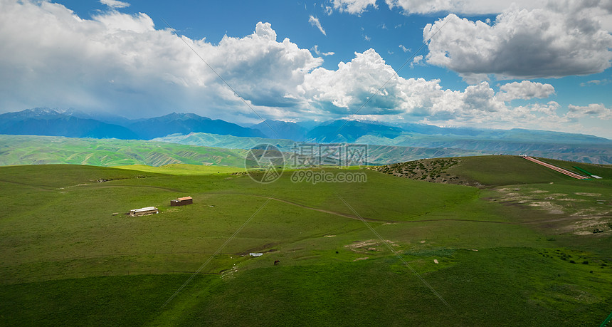 5A航拍夏季绿色喀拉峻大草原图片