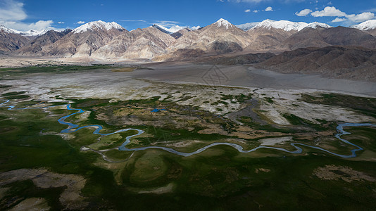 航拍5A帕米尔旅游景区景点塔合曼雪山山脉湿地高清图片