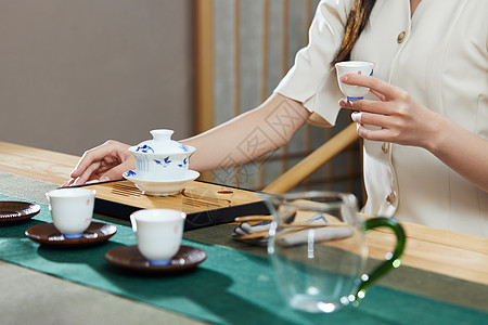 女性品茶特写高清图片