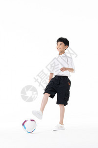 足球训练踢足球的小男孩形象背景