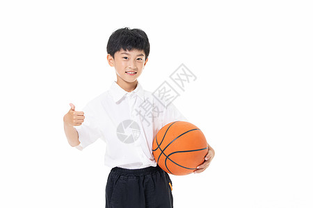 中国人小男孩拿着篮球点赞背景
