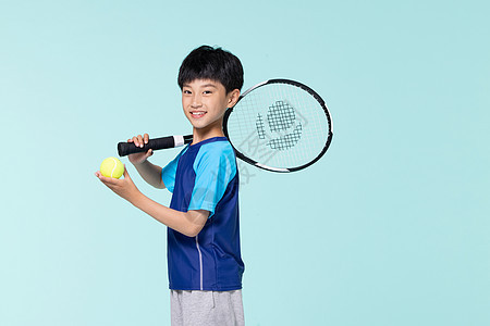 运动打网球的儿童形象图片